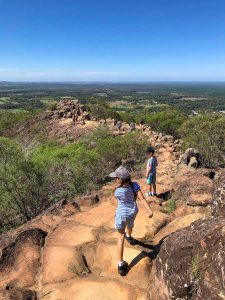 Hiking Mt Ngungun with kids